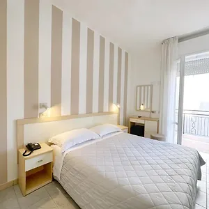 Aura Living Отель Римини